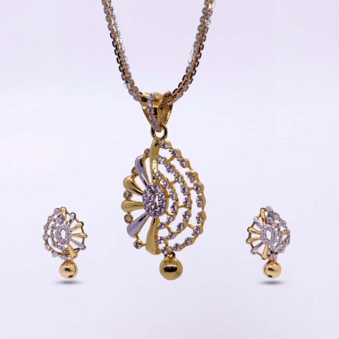18KT Gold Elegant Diamond Pendant Set - Image 1